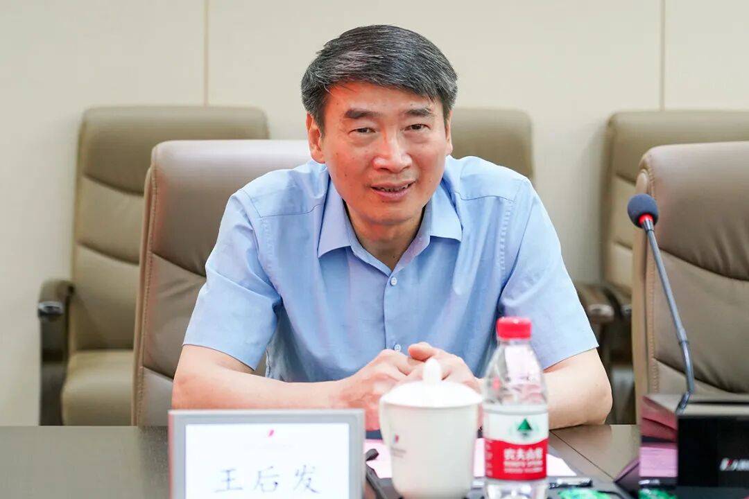 县委书记主动交代问题7个月后，县人大常委会原主任也主动交代问题，两人长期共事