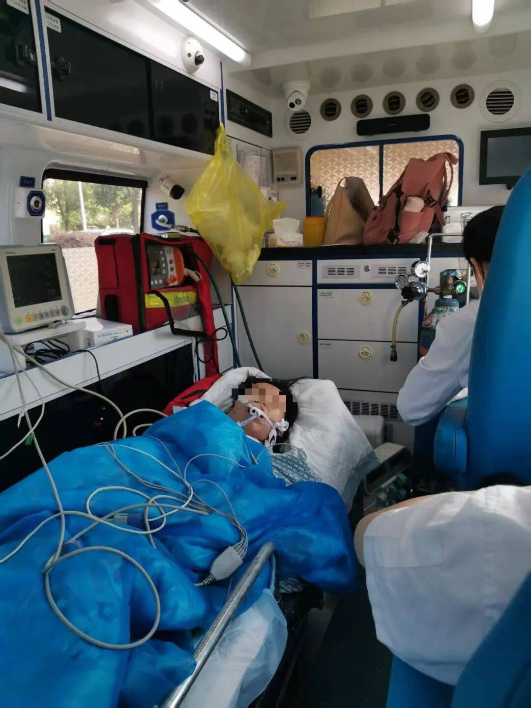 女护士结婚半年发烧头痛,诊治12天才确诊“脑脊髓炎”致丧失劳动能力,鉴定:两家三甲医院因未及早诊断病情,应承担责任