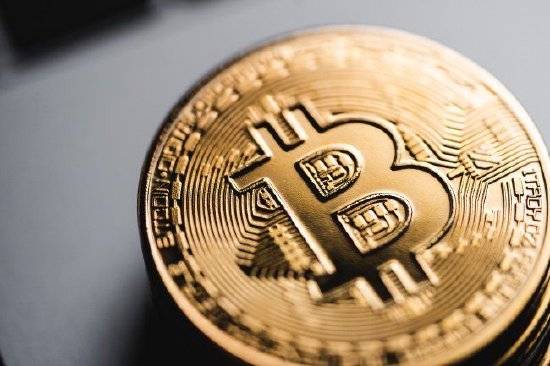 比特币一度跌破11万美元关口 市场开启避险模式